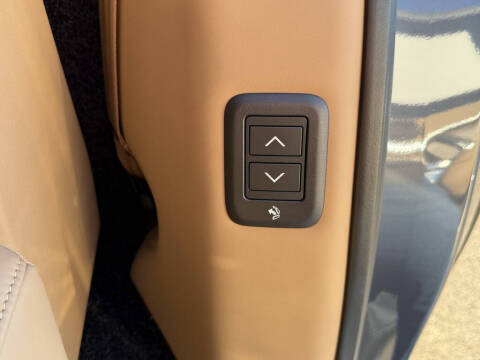 2025 Land Rover Range Rover P400 SE LWB