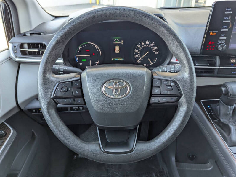 2023 Toyota Sienna LE 8-Passenger