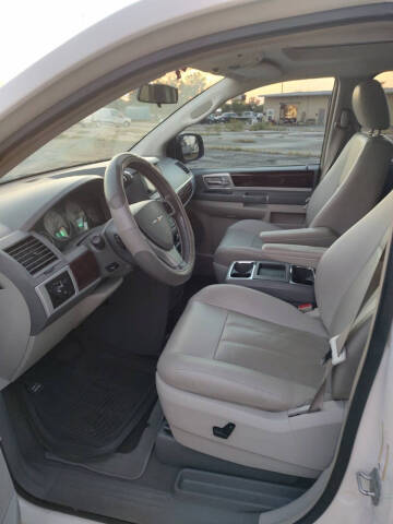 2009 Chrysler Town and Country Touring