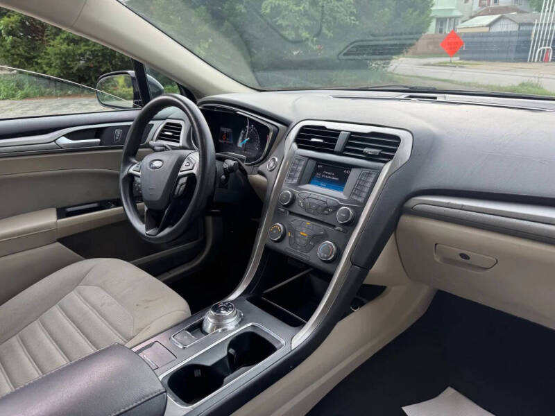 2017 Ford Fusion SE
