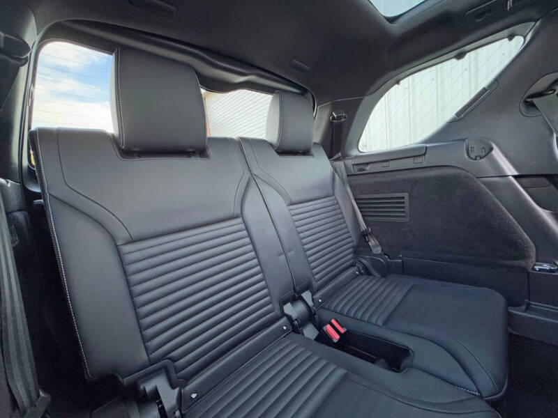 2023 Land Rover Discovery P360 S R-Dynamic