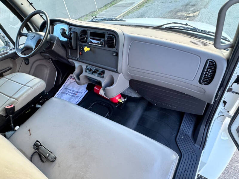 2023 Freightliner M2 106