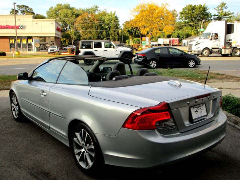 2011 Volvo C70 T5
