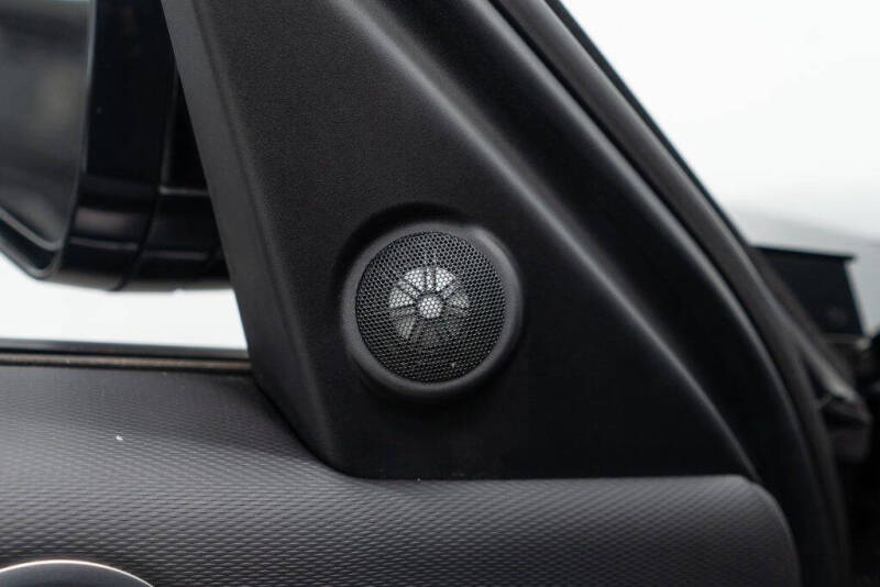 2023 Land Rover Discovery P300 S R-Dynamic