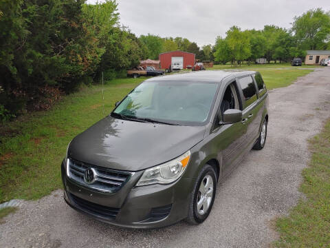 2010 Volkswagen Routan for sale at The Car Shed in Burleson TX