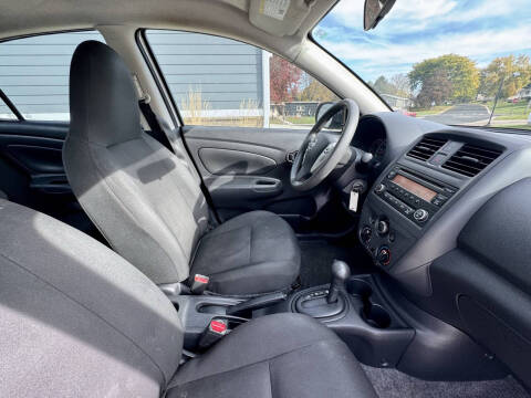 2015 Nissan Versa 1.6 S Plus