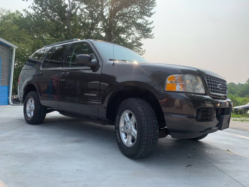 2005 Ford Explorer for sale at Dutch and Dillon Car Sales in Lee's Summit MO