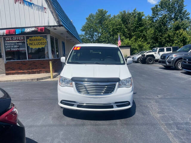 2016 Chrysler Town and Country for sale at Michael Johnson @ Allens Auto Sales Hopkinsville in Hopkinsville, KY