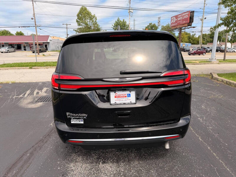 2025 Chrysler Pacifica Select