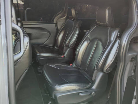 2023 Chrysler Pacifica Plug-In Hybrid Touring L