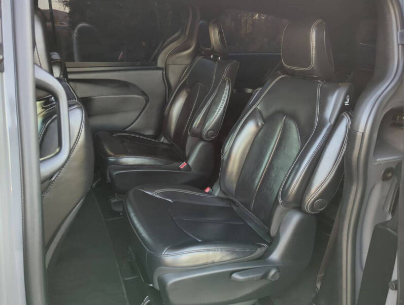 2023 Chrysler Pacifica Plug-In Hybrid Touring L