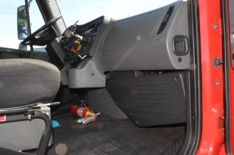 2012 Freightliner M2 106