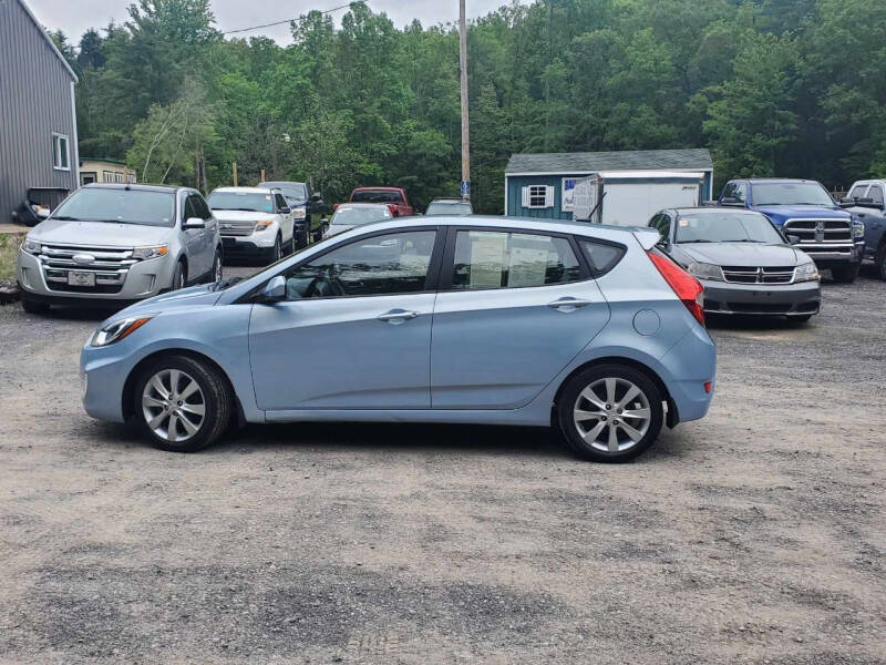 2012 Hyundai Accent SE photo 2