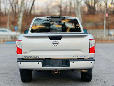 2017 Nissan Titan SV