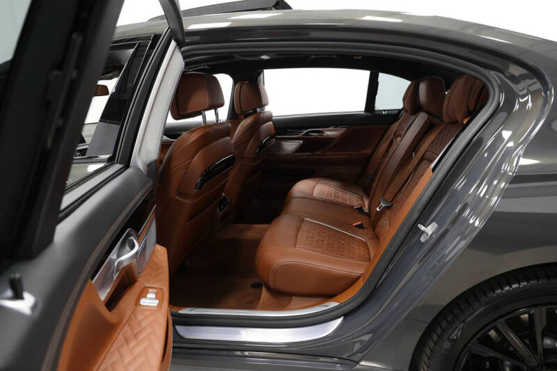 2022 BMW 7 Series M760i xDrive