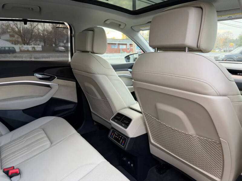 2019 Audi e-tron quattro Prestige