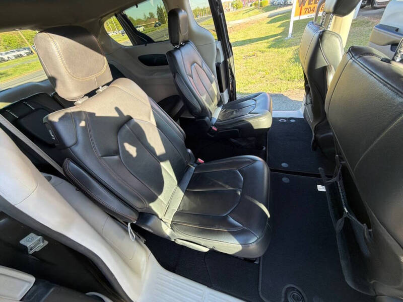 2017 Chrysler Pacifica Touring-L
