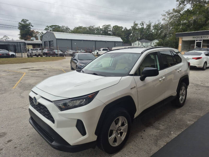 2021 Toyota RAV4 LE's photo