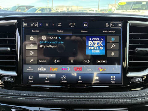 2027 Chrysler Pacifica Select