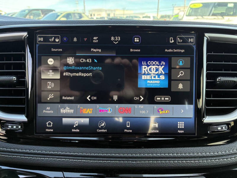 2027 Chrysler Pacifica Select