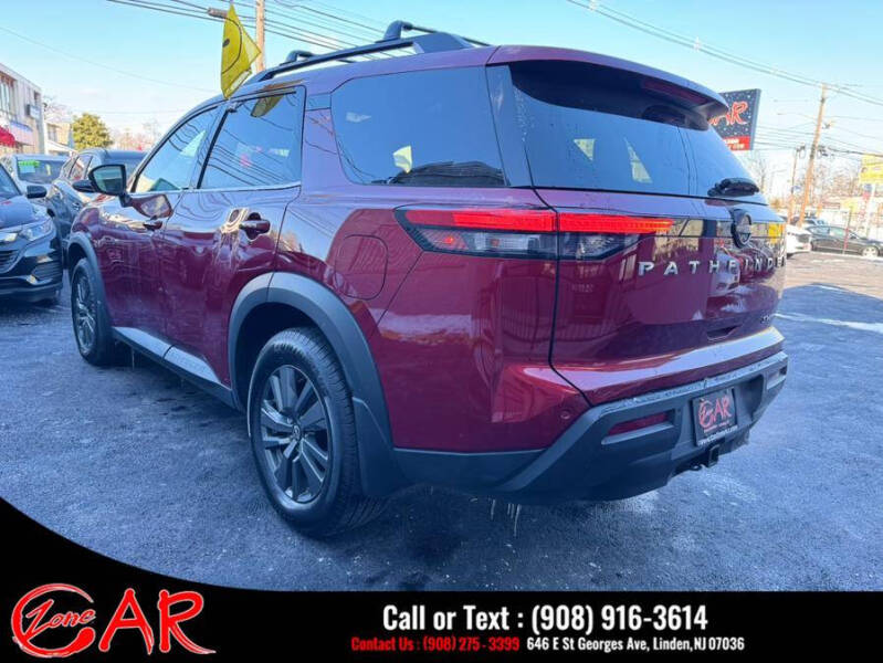 2022 Nissan Pathfinder SV