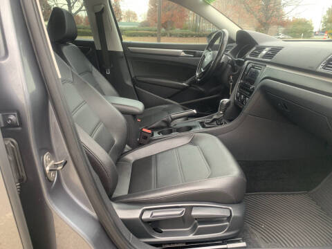 2017 Volkswagen Passat 1.8T R-Line