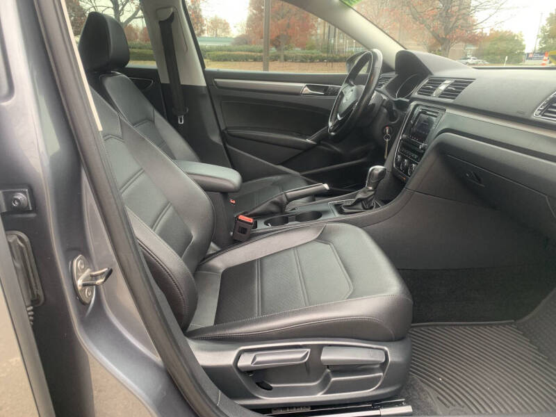 2017 Volkswagen Passat 1.8T R-Line