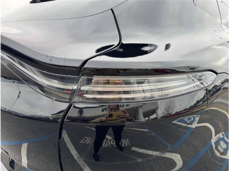 2021 Aston Martin DBX