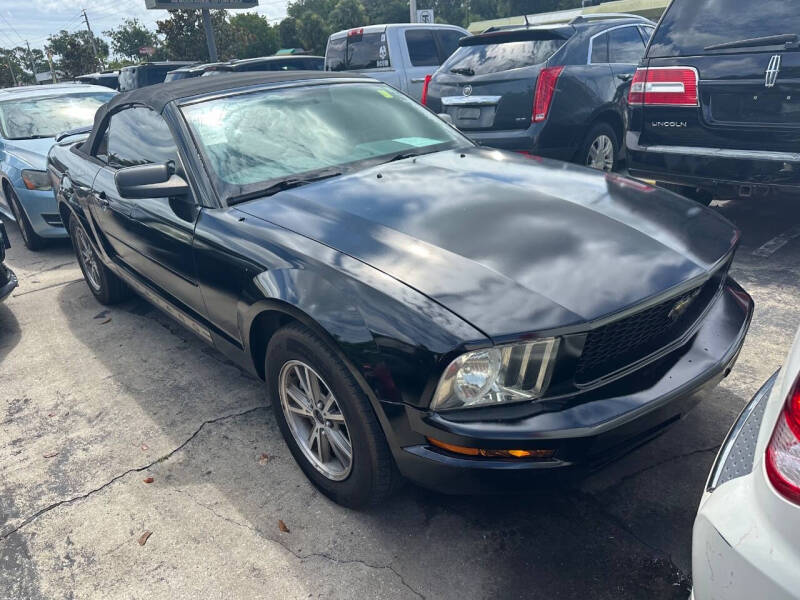 2005 Ford Mustang V6 Deluxe