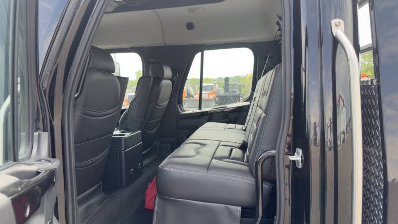 2025 Freightliner M2 106