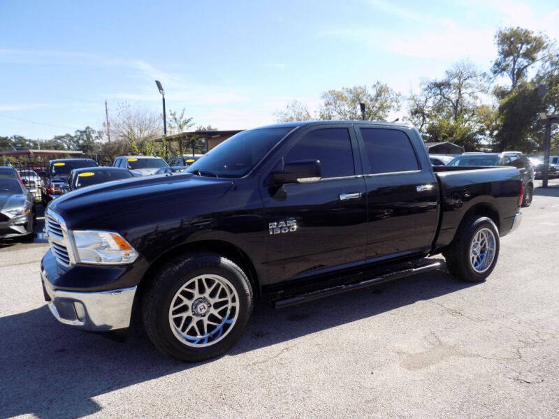 2017 RAM 1500 SLT