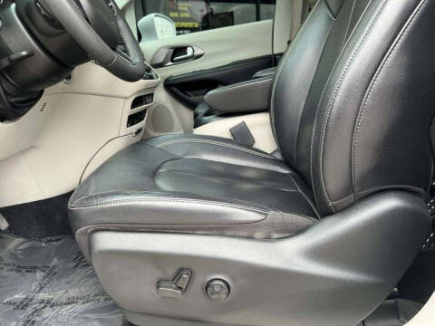 2022 Chrysler Pacifica Touring L