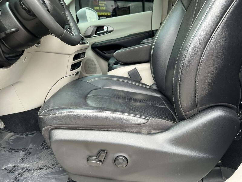 2022 Chrysler Pacifica Touring L