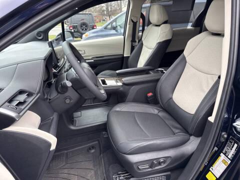 2025 Toyota Sienna Platinum 7-Passenger