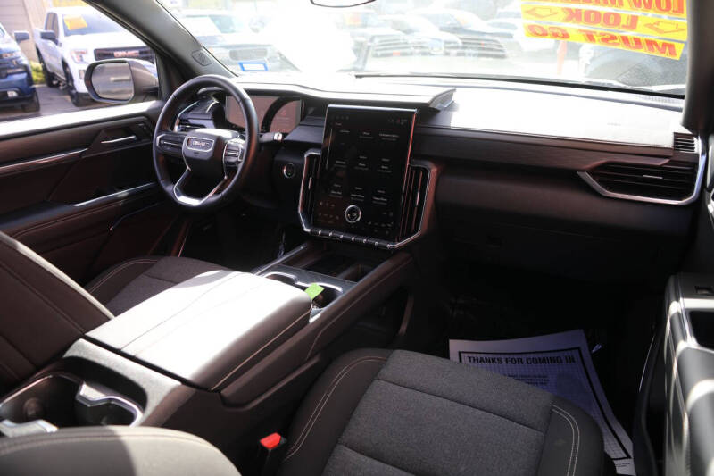 2025 GMC Acadia Elevation