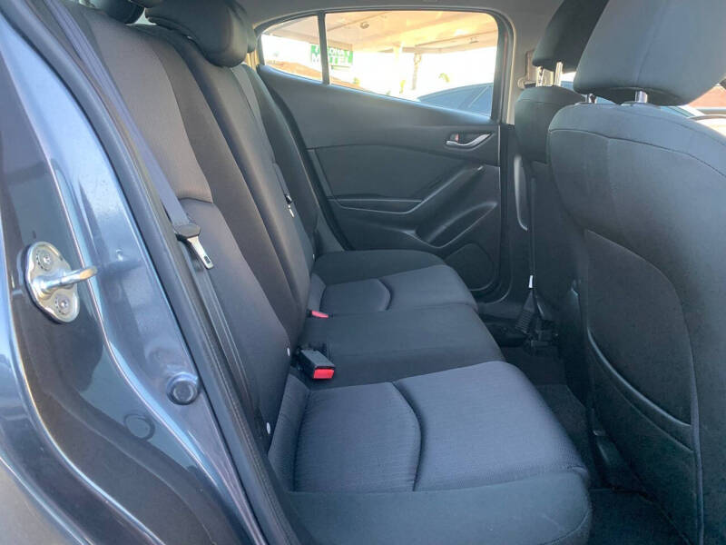 2015 Mazda MAZDA3 i Sport