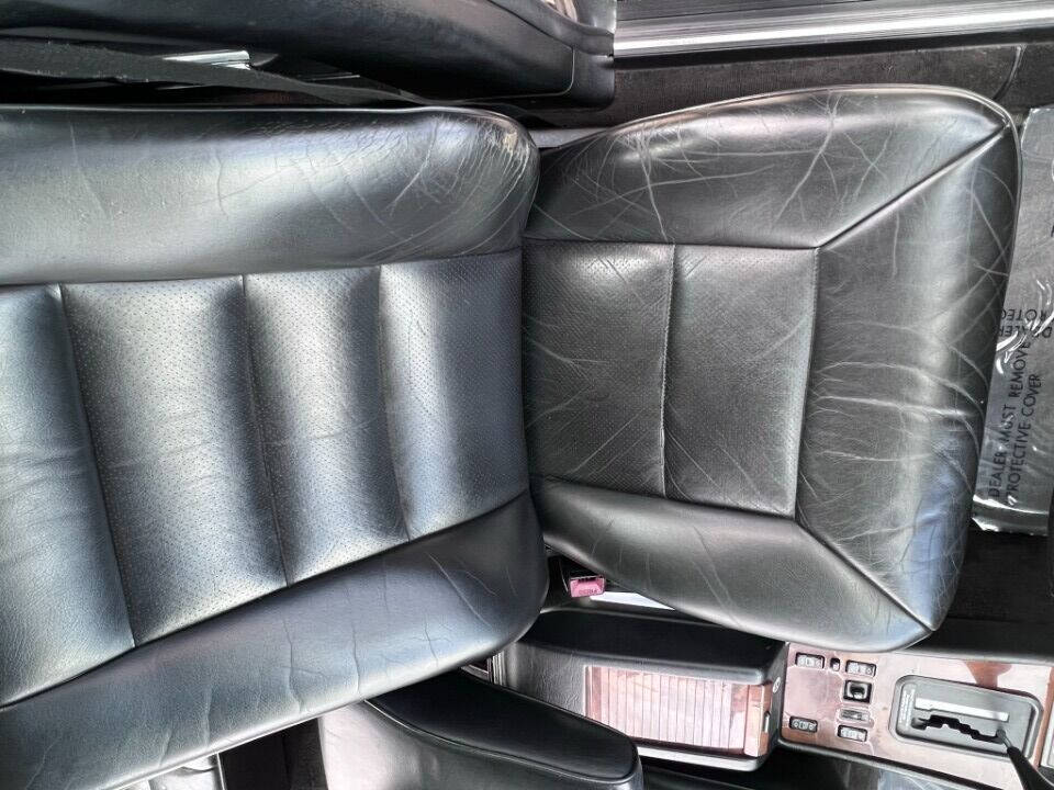 1991 Mercedes-Benz 560-Class  - $11,900