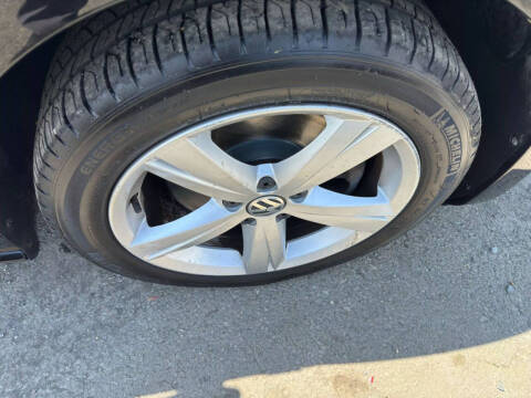 2015 Volkswagen Passat 1.8T Limited Edition