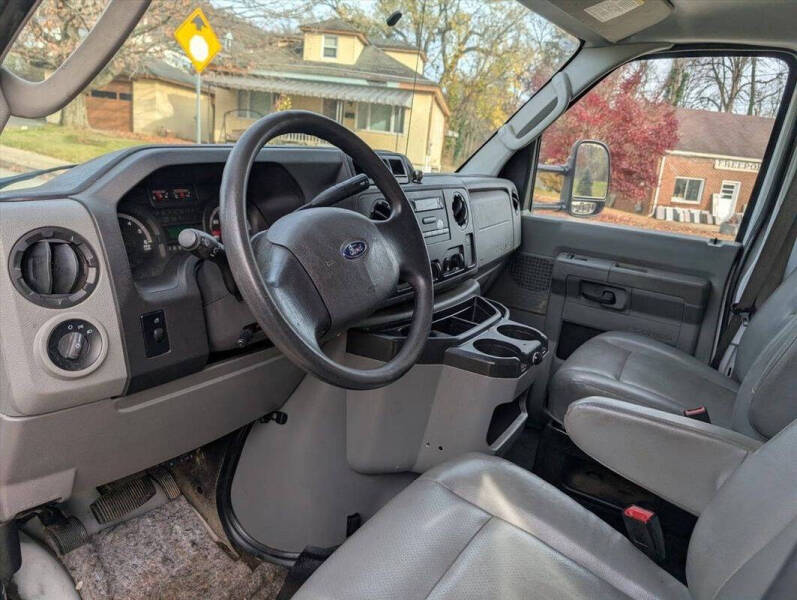 2017 Ford E-Series E-450 SD