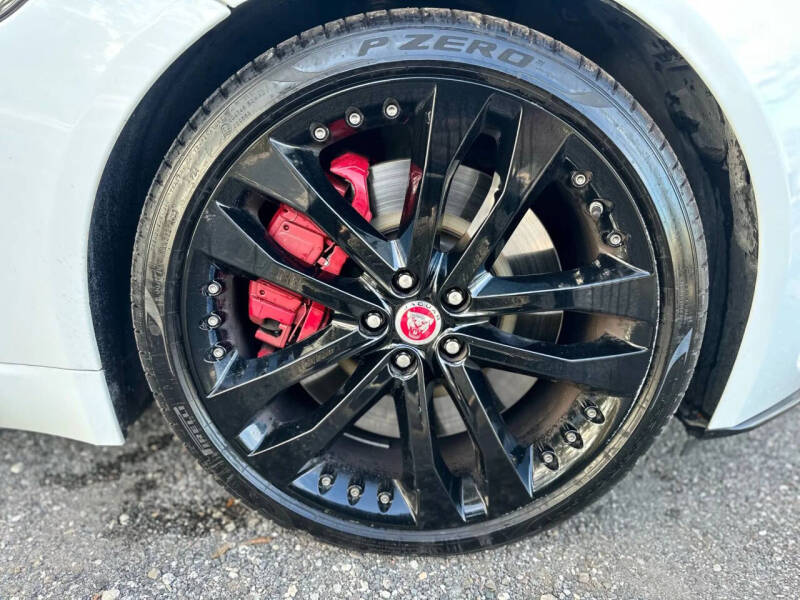 2019 Jaguar F-TYPE R