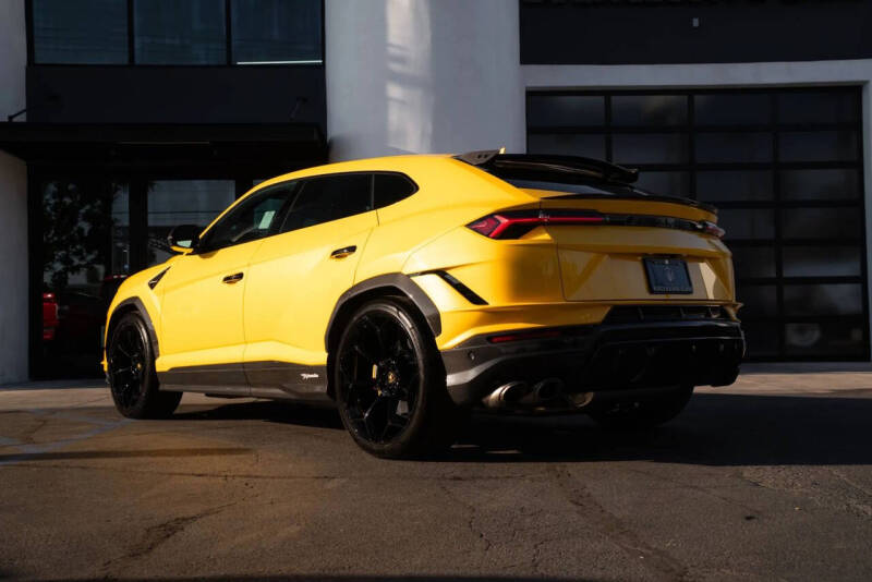 2024 Lamborghini Urus Performante