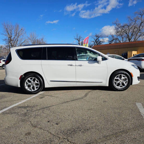 2017 Chrysler Pacifica Touring-L Plus