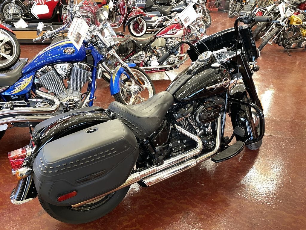 2019 Harley-Davidson® FLHCS - Heritage Classic 114 6