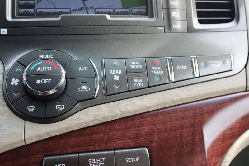 2014 Toyota Sienna XLE 7-Passenger