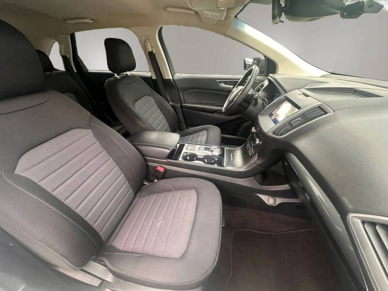 2020 Ford Edge SE