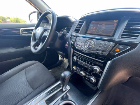 2016 Nissan Pathfinder SV