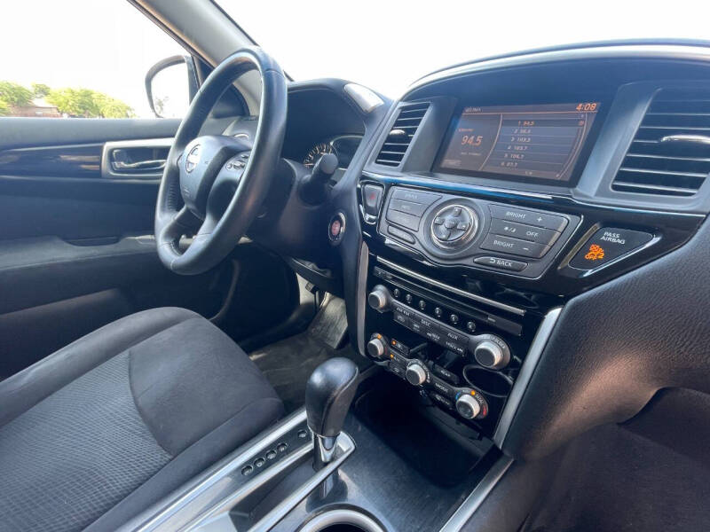 2016 Nissan Pathfinder SV