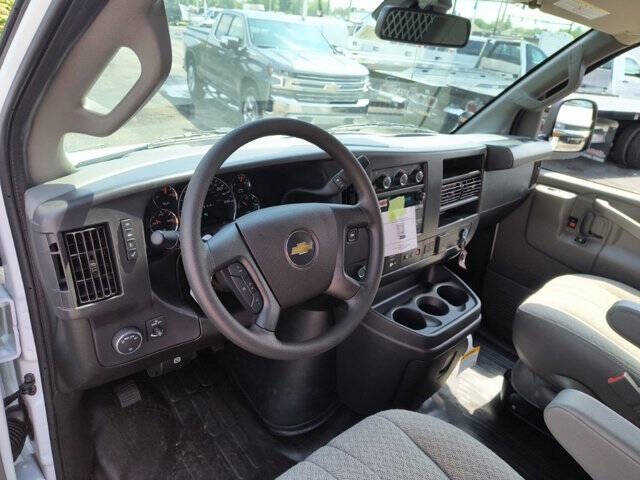 2025 Chevrolet Express 2500