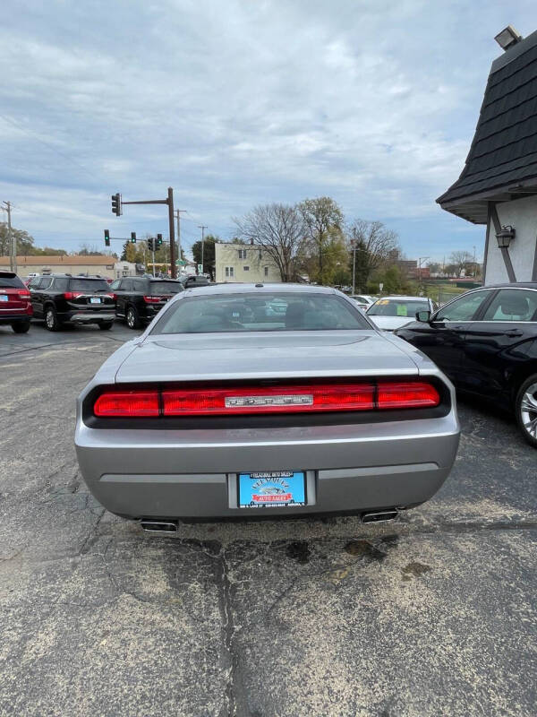 2014 Dodge Challenger SXT photo 6