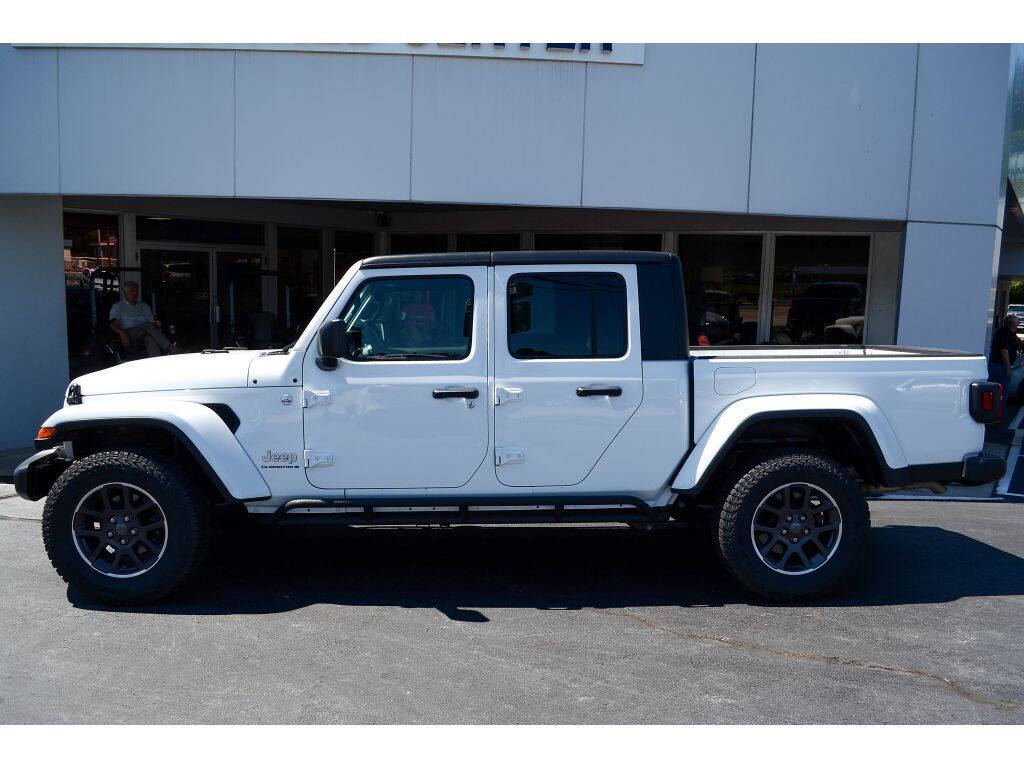 2023 Jeep Gladiator for sale at EARL DUFF PRE-OWNED CENTER in Harriman, TN